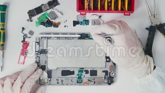 平板电脑设备片的修复与芯片一起工作视频的预览图
