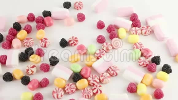 许多明亮的糖果和棉花糖视频的预览图