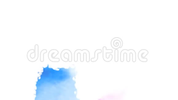 美丽的蓝色斑点出现在白色的背景上青色和粉红色的油漆在纸上蔓延形成一个污点视频的预览图