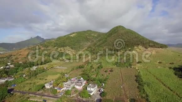 绿色毛里求斯大陆的空中场景视频的预览图