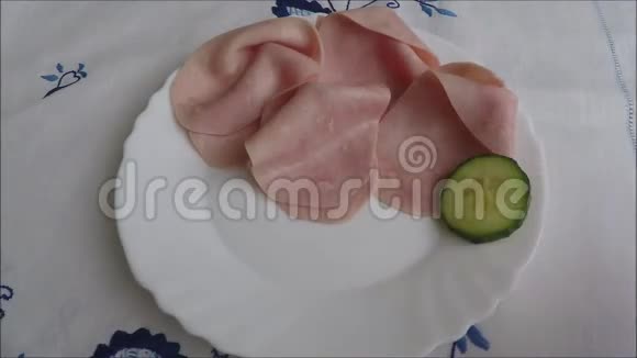 盘子里有猪肉火腿片视频的预览图