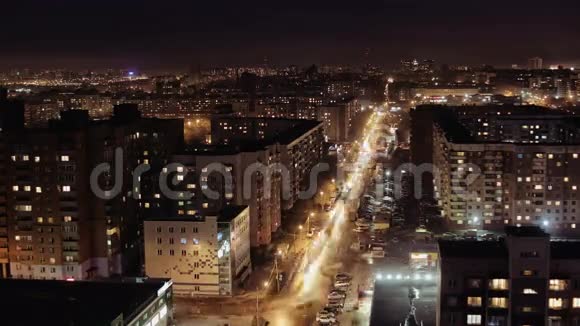夜间街道交通时间流逝俄罗斯新西伯利亚视频的预览图