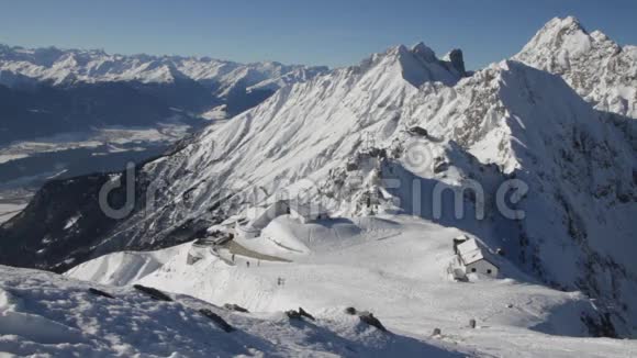 伟大的阿尔卑斯山景色最高的站因斯布拉克诺德凯滕巴宁视频的预览图
