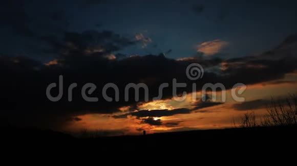 景夕阳带重云视频的预览图