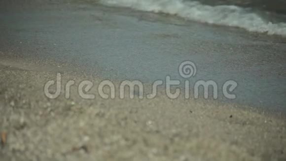 马略卡的西班牙海滩海浪海浪和阳光的眩光视频的预览图