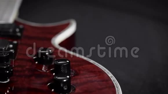 电吉他的极端特写视频的预览图
