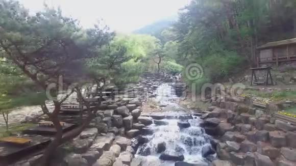 从大邱韩国亚洲的Biseul山谷流下来的水视频的预览图