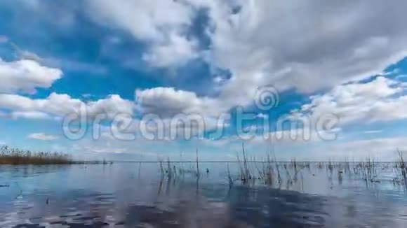 湖泊景观的时间推移视频的预览图
