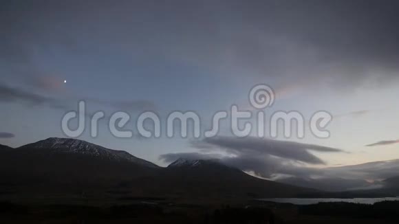 图拉湖上空多云视频的预览图