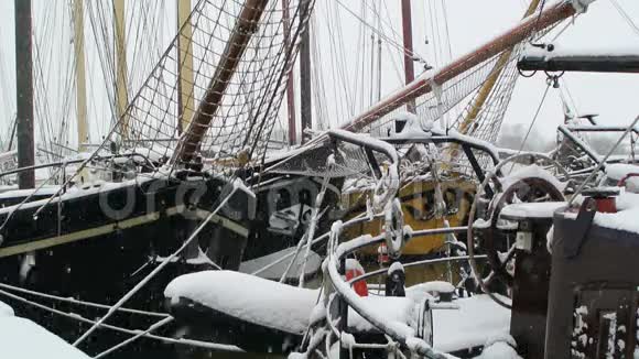 冬天的经典船只视频的预览图