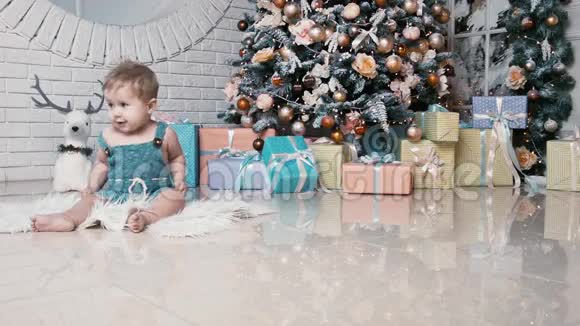 圣诞小孩玩欢乐视频的预览图