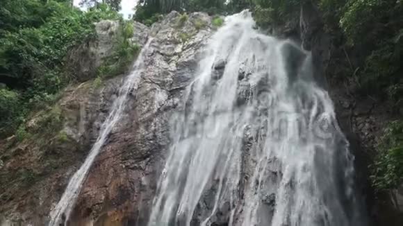 泰国KohSamui的NaMuang瀑布视频的预览图