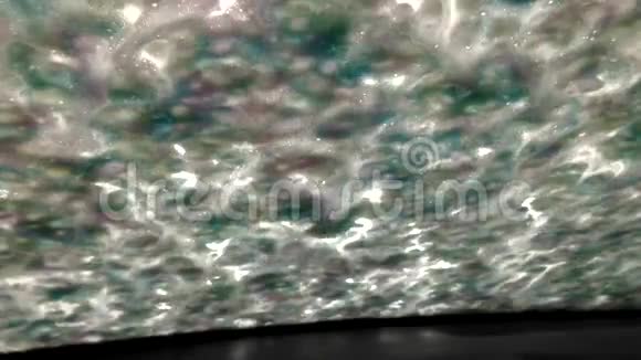 自动洗车时擦车挡风玻璃视频的预览图
