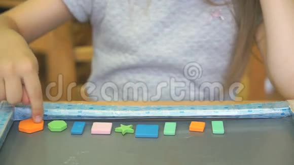 幼儿学习用颜色和形状计数视频的预览图
