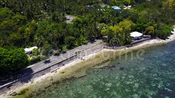 鸟瞰美丽的沙滩清澈的海水苏米隆岛海滩登陆附近的奥斯陆b宿务菲律宾视频的预览图