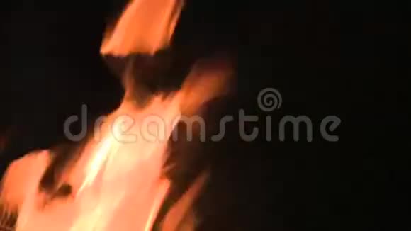 火焰在框架上飞舞视频的预览图