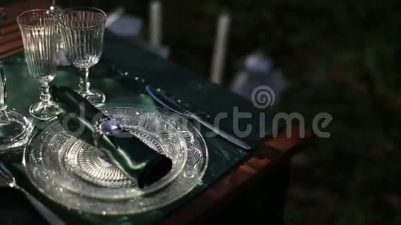 完美的婚礼桌以乡村风格的特写视频的预览图