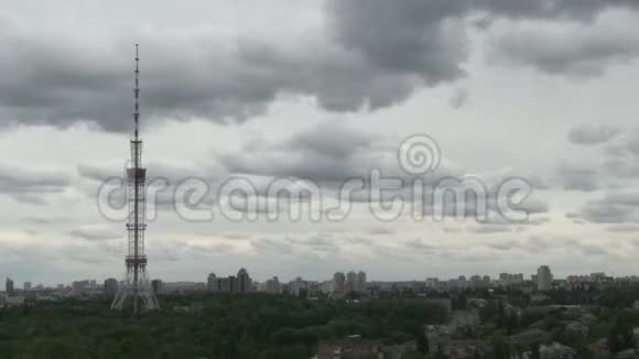 城市景观时间表与风暴云视频的预览图