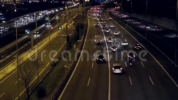 巴塞罗那出入口夜景交通实时视频的预览图
