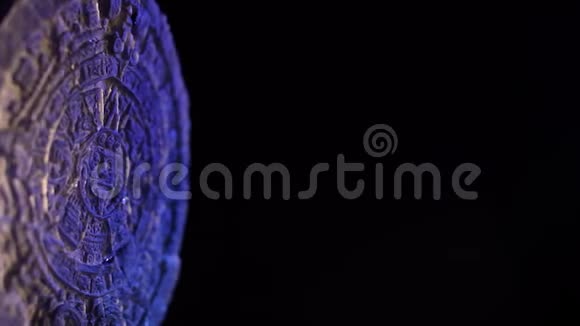 黑色背景的玛雅历法视频的预览图