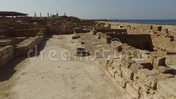 环游以色列凯撒利亚海滩视频的预览图