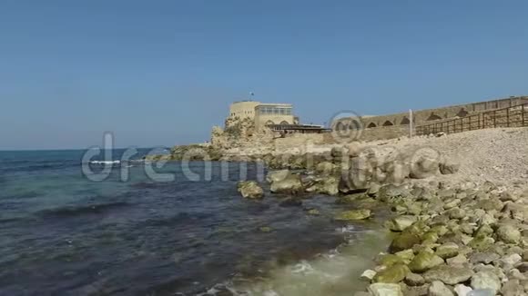 环游以色列凯撒利亚海滩视频的预览图