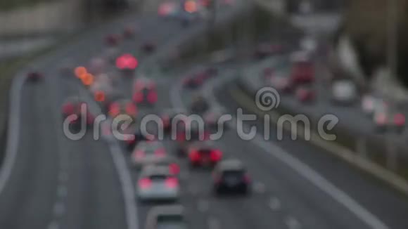 下午的场景模糊巴塞罗那的交通进入时差视频的预览图