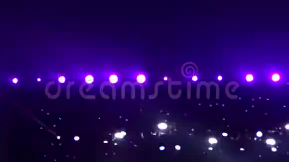 舞台上的音乐会聚光灯夜总会里的舞池和轻音乐视频的预览图