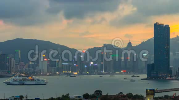 香港的夜景从九龙湾市区的景色视频的预览图