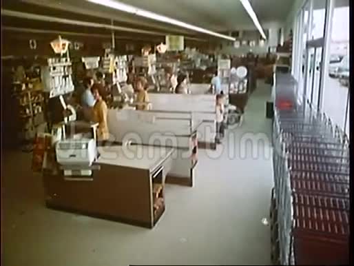 超市和银行里灯光闪烁视频的预览图