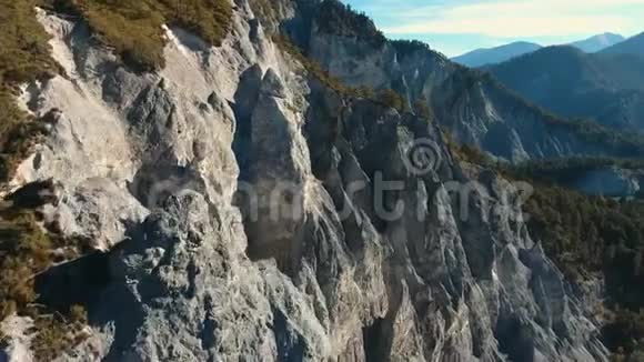 一个瑞士山谷视频的预览图