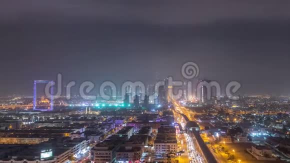 沙尘暴夜间迪拜城市景观视频的预览图