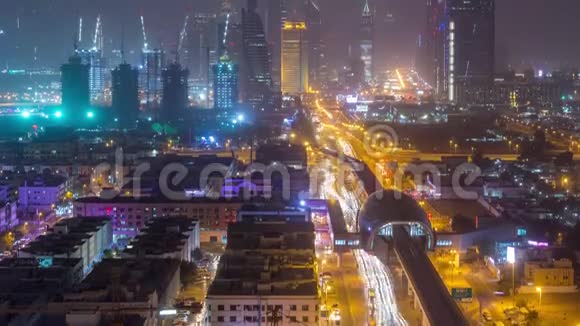 沙尘暴夜间迪拜城市景观视频的预览图