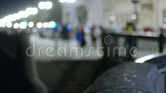 夜城街道模糊镜头复古色彩低饱和视频的预览图