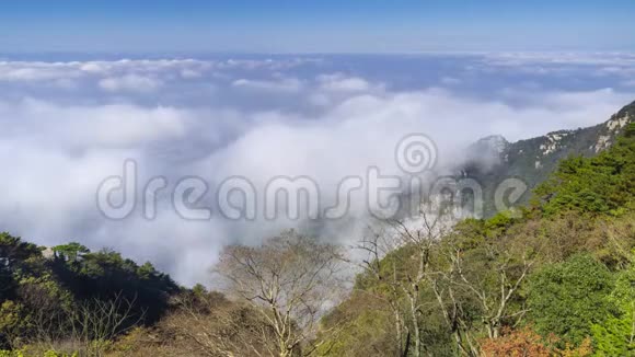 深秋中国山麓云海景观的时间推移视频的预览图