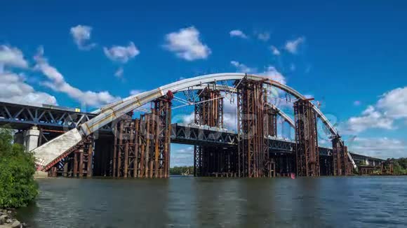 正在施工的桥梁视频的预览图