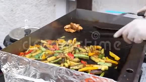 炭烤蔬菜烧烤视频的预览图