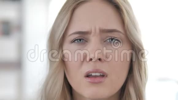 牙痛有牙痛的女人视频的预览图