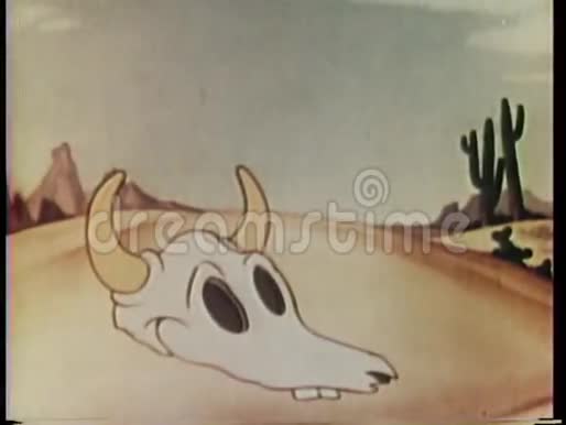 沙漠中的牛脑壳里冒出一双卡通眼睛视频的预览图
