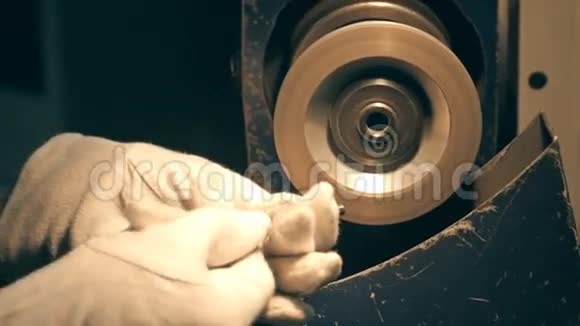 不锈钢机械在物理实验室纳米磨削中的应用视频的预览图