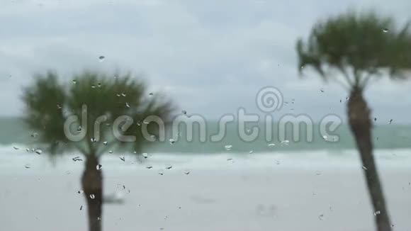 暴风雨来临时海滩上的场景6分之4视频的预览图