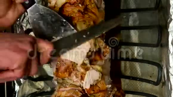 切烤肉做传统烤串视频的预览图