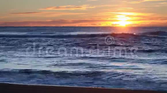 太平洋上美丽的日出景色视频的预览图