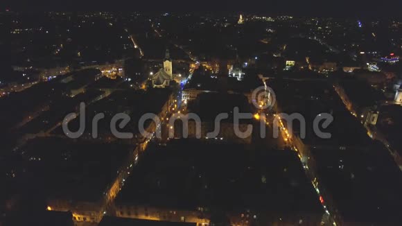 老城区中部的利沃夫歌剧夜景乌克兰视频的预览图