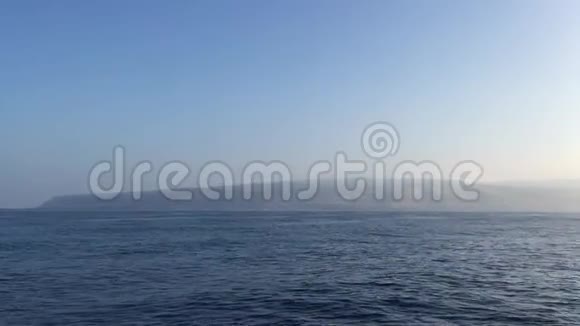 从船上日出时可看到考艾岛的地平线视频的预览图
