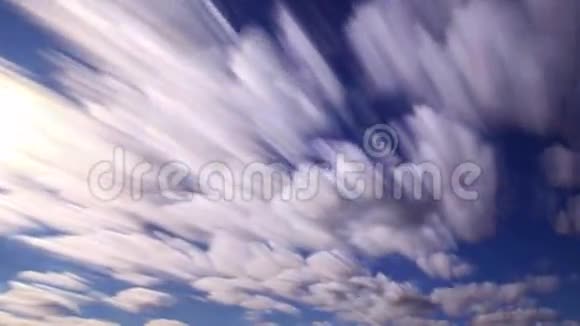 明亮的云云层模糊4K视频的预览图