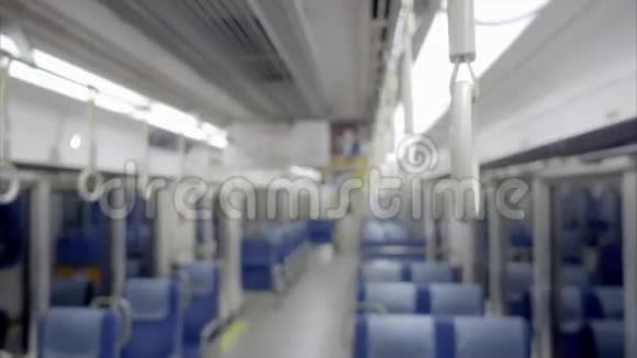 空车通勤列车把手摆动视频的预览图