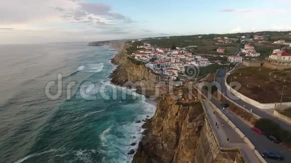 葡萄牙海滨小镇AzenhasdoMar附近的海景视频的预览图
