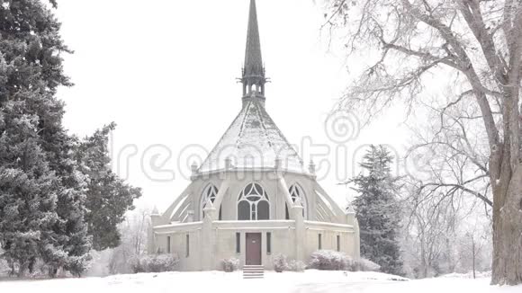 冬天的风景教堂视频的预览图