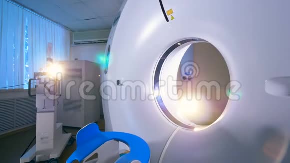 医学核磁共振扫描仪不是人视频的预览图